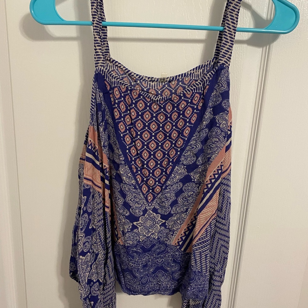 Super cute open shoulder blouse - Picture 2 of 4